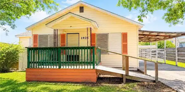 1402 Woodlawn Drive