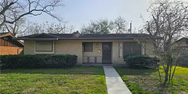 3813 Bentwood