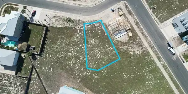Image 4: Aerial view of 142 Bikini