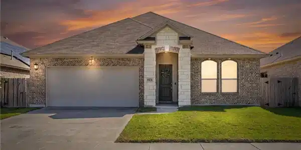 8106 Luz De Luna Street