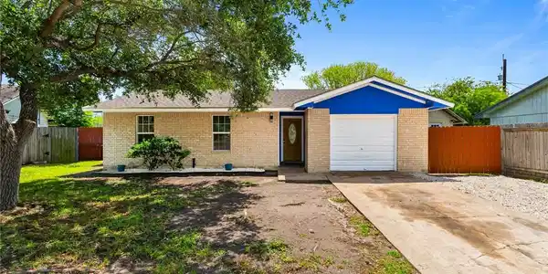 6729 Rhonda Drive