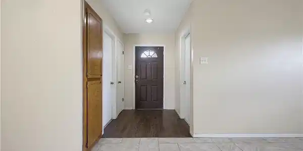 Image 3: Entry for Unit 5053