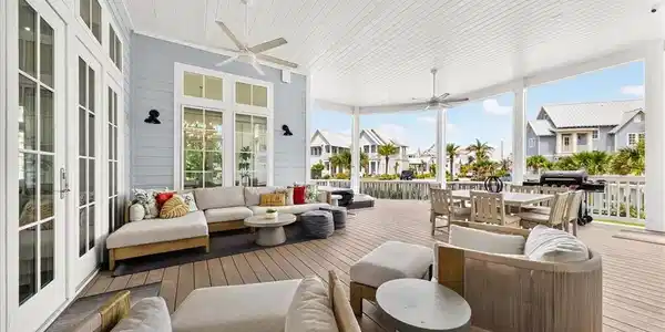 Image 3: Private covered outdoor living space