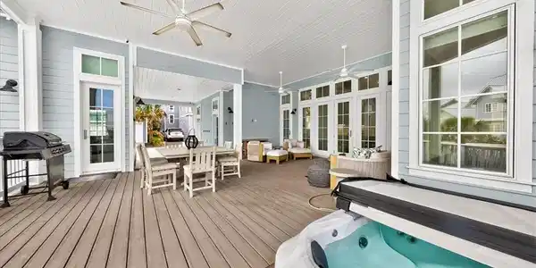 Image 4: Private hot tub