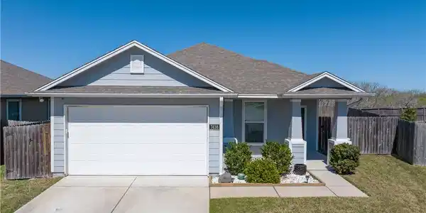 7438 Russ Lane
