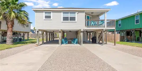 634 Pelican Circle