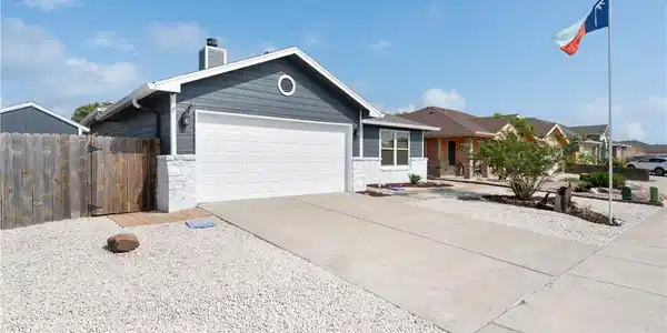 2241 Pinehollow