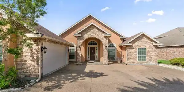 6125 Strasbourg Drive