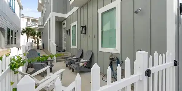 Image 3: Outdoor shower at entry to rinse off sand from a f