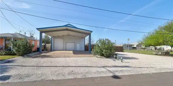 220 E Brundrett