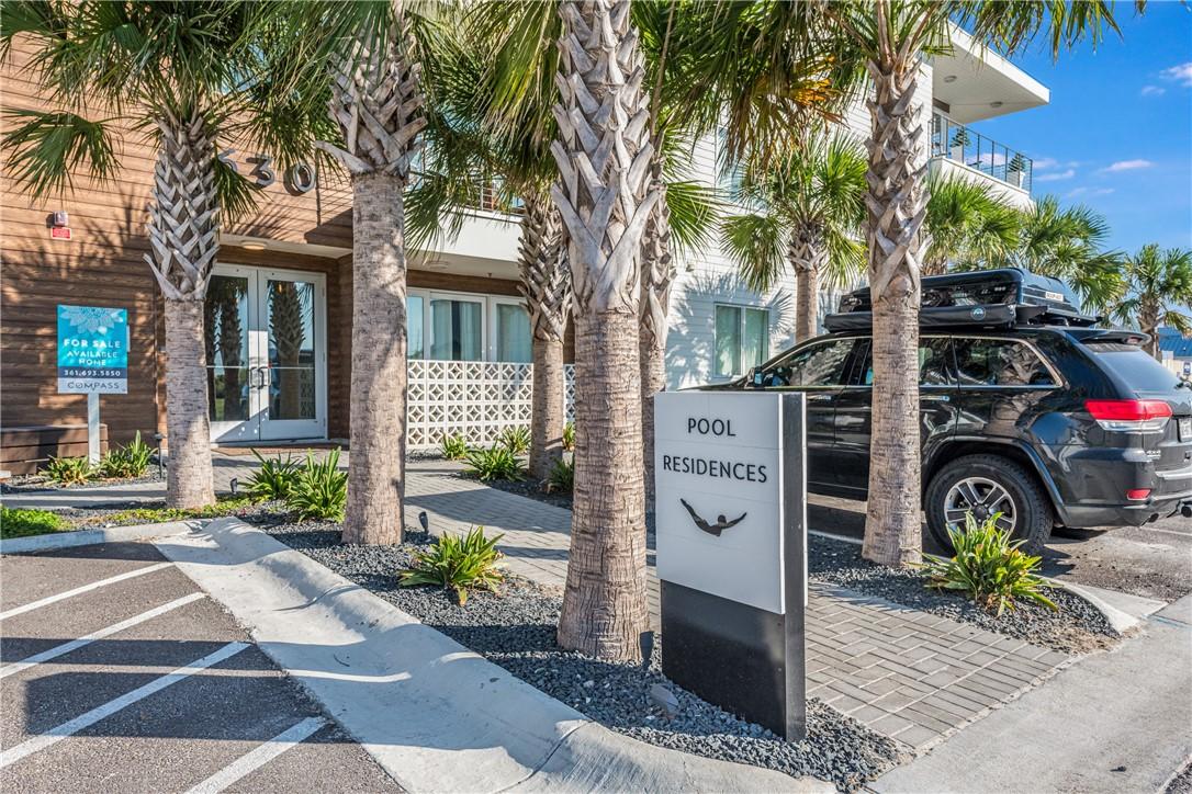Image 2: Pool Residence Entrance.