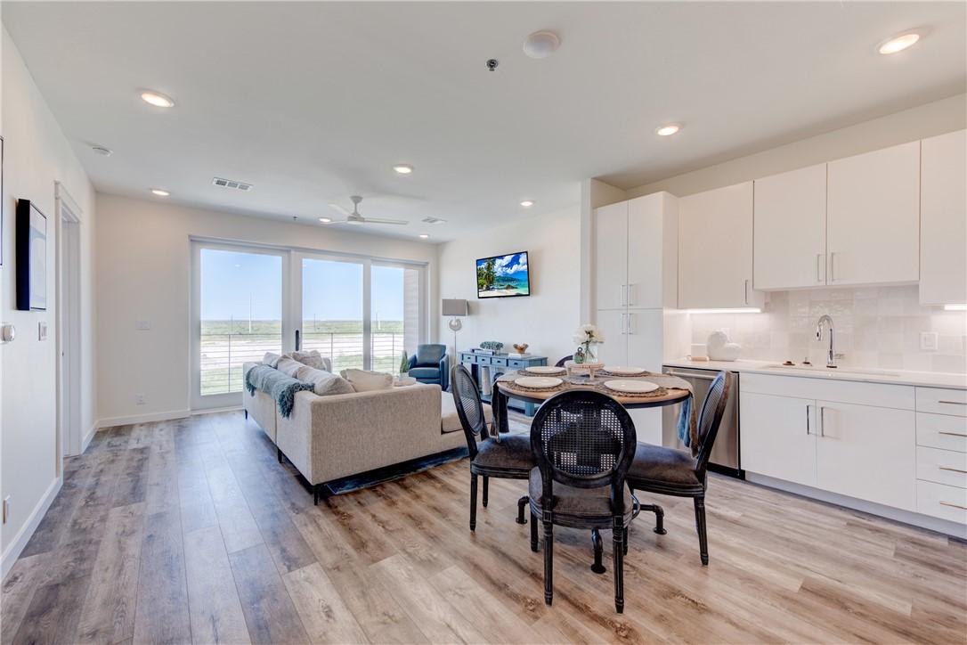 Image 4: Condo Entry, 3rd Floor (Top Floor)