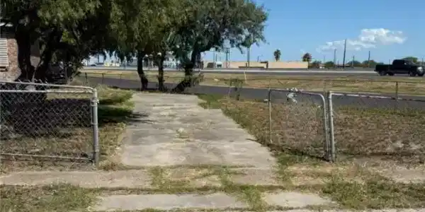 00 Andrews Drive
