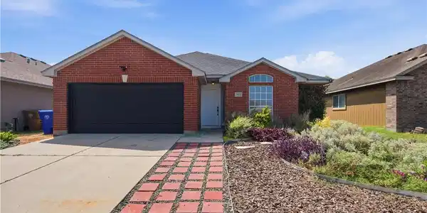 3825 Los Arroyos Drive