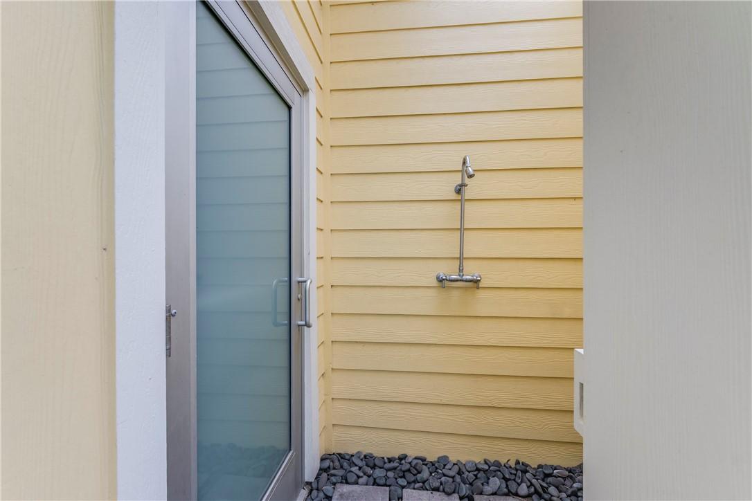 Image 4: Outdoor Shower