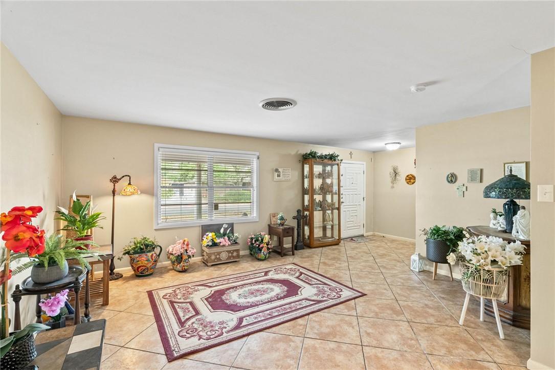 Image 4: Formal Living room 1