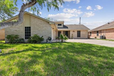 6829 Iroquois Drive