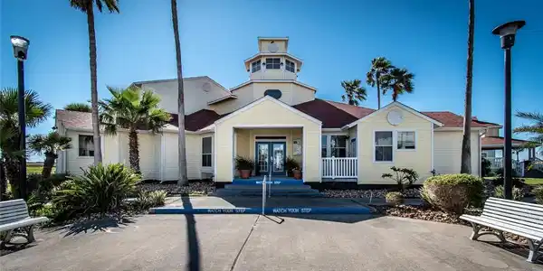 Image 2: The clubhouse offers a variety of amenities for re