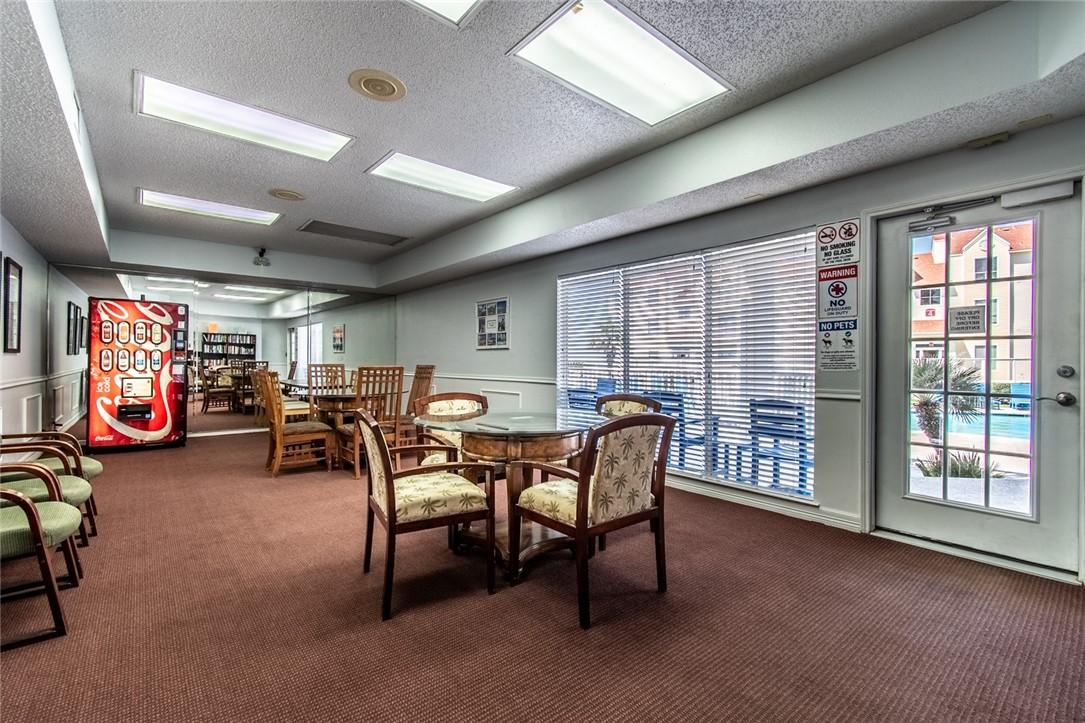 Image 4: Clubhouse