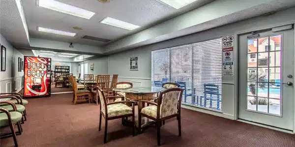 Image 4: Clubhouse