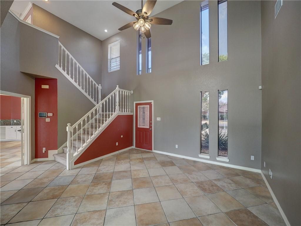 Image 3: 2 Living Areas