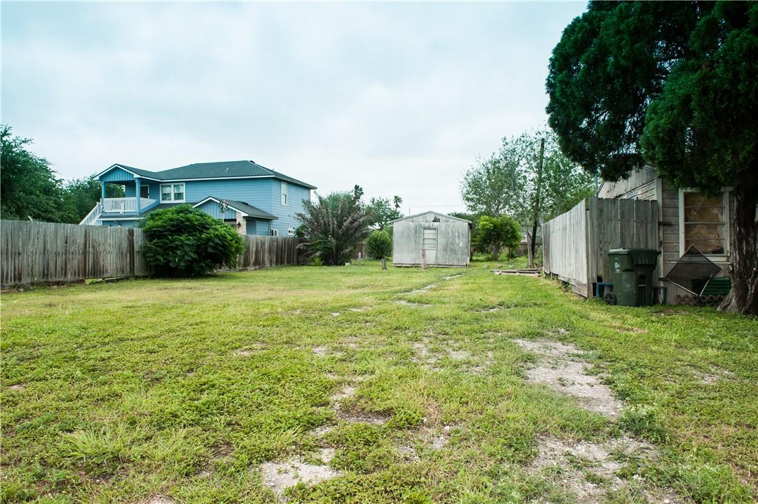 Image 2: Front right view of lot