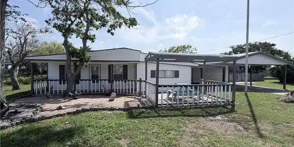 Image 4: Front Exterior