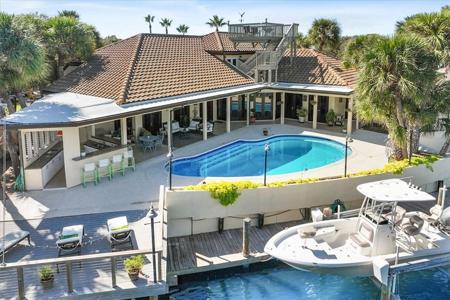 2303 Edgewater Court