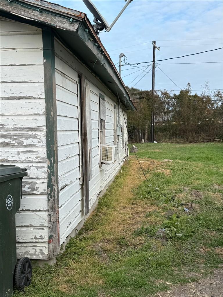 Image 4: Side of main house