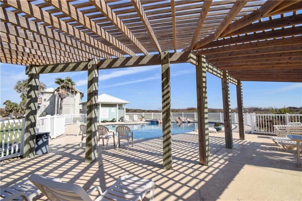 Image 3: Pool and Gazebo