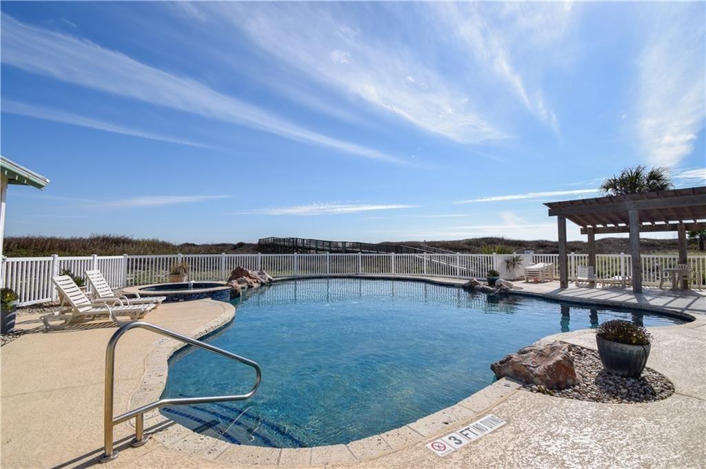 Image 4: Pool