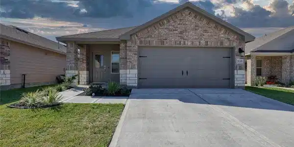 7633 Cowboy Trail