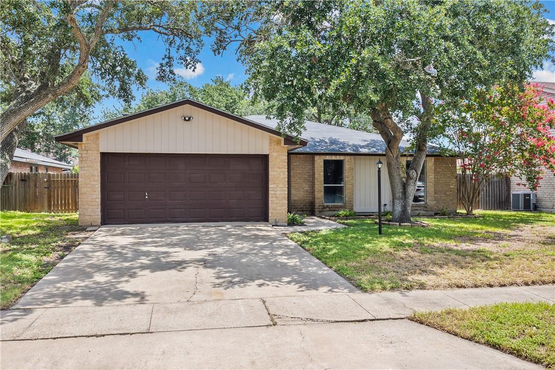 Image 3: 2 Car Garage, Front Parking