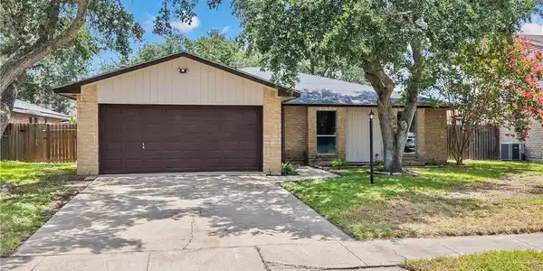 Image 3: 2 Car Garage, Front Parking