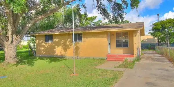 1202 Baywood