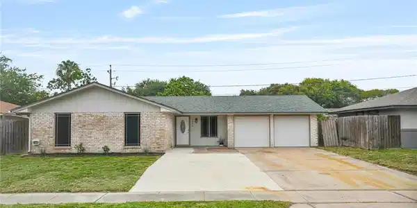 3310 CHARLOTTE Drive