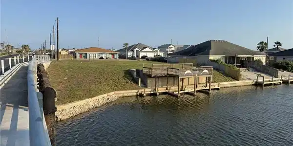 Image 4: Canal water lot with bulk head