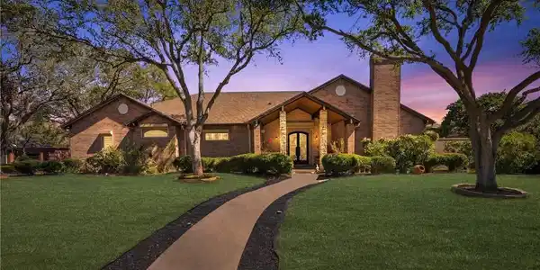 5902 Woodmere Drive