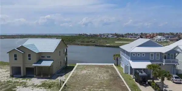129 Laguna Isles Drive