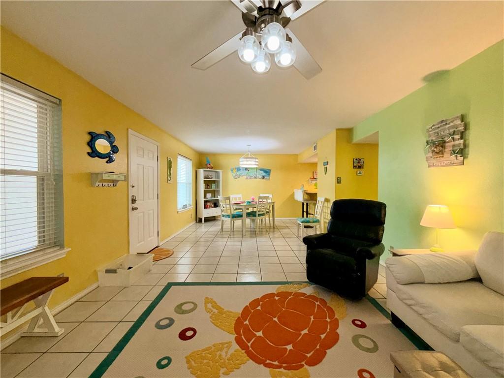 Image 4: Living Room