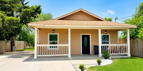 207 Edwards Street