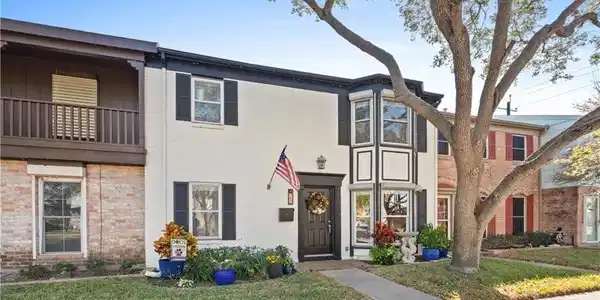 23 Townhouse