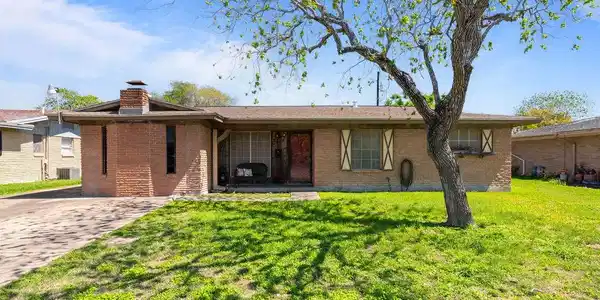 3818 Bentwood