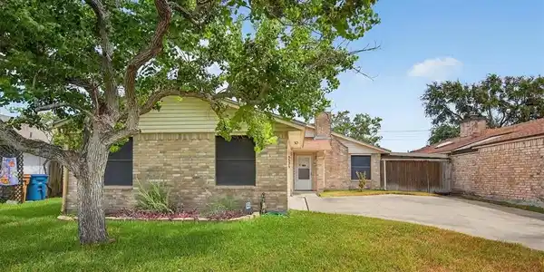 5526 Crossgate N. Drive