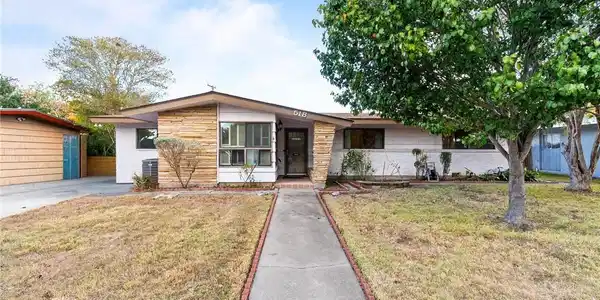 518 Dolphin Place
