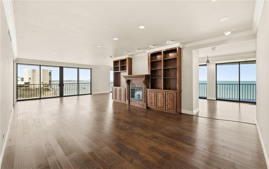 Image 4: View of the Bay from the living and dining areas