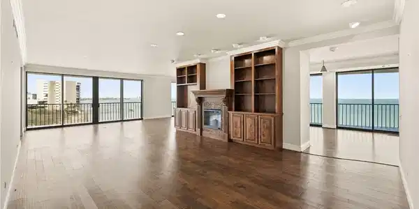 Image 4: View of the Bay from the living and dining areas