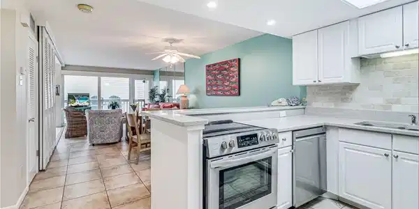 Image 4: Open floor plan