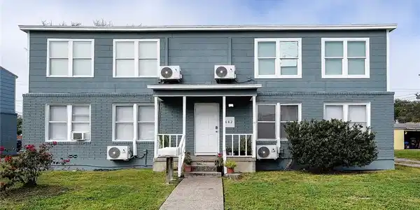 642 Robinson Street