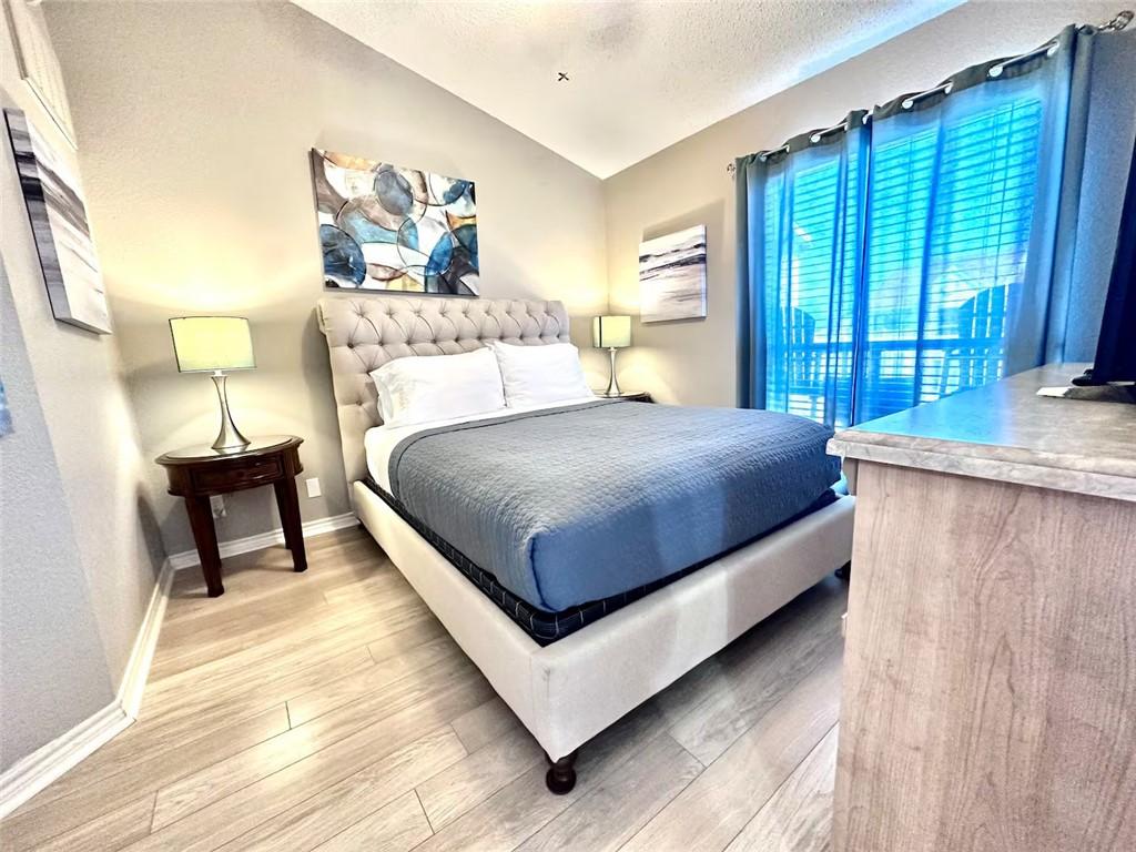 Image 3: Queen Bed